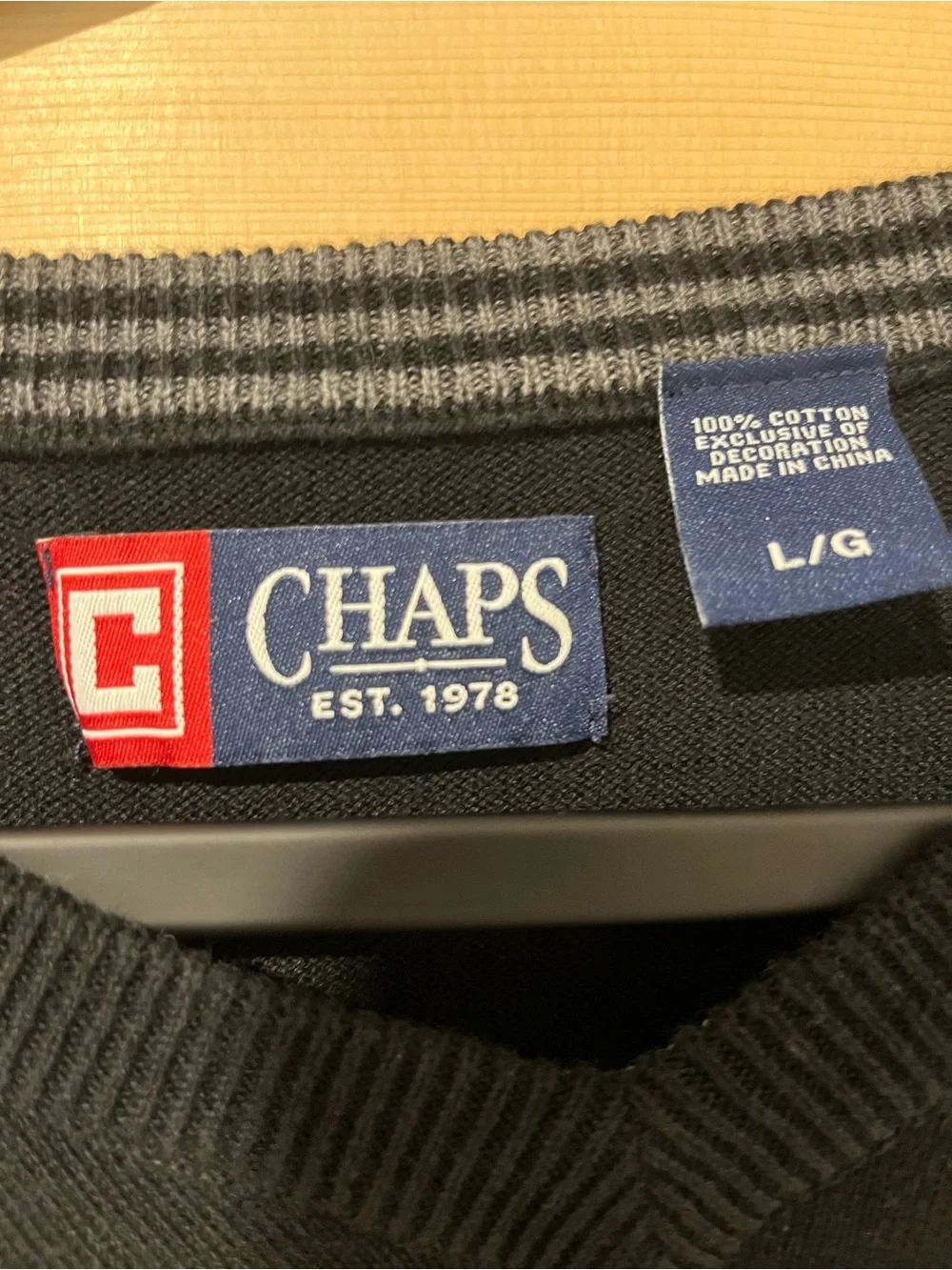 Chaps Black V-Neck Sweater Vest with Crest Large. ⛳️